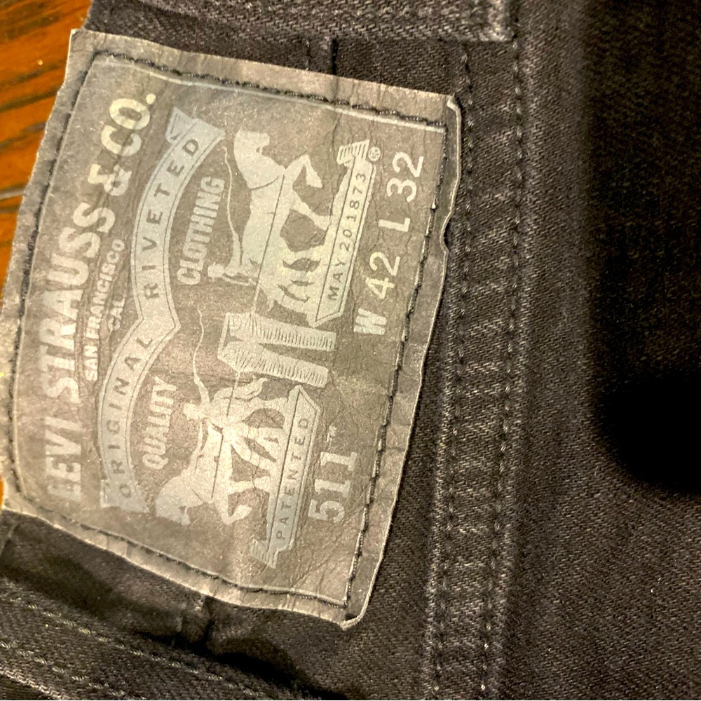 Men’s Levi’s 511 stretch size 42X32 black jeans rarely worn in great condition